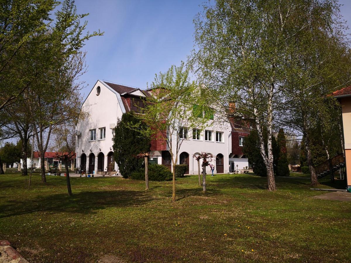 Gárdony Laguna Panzio المظهر الخارجي الصورة